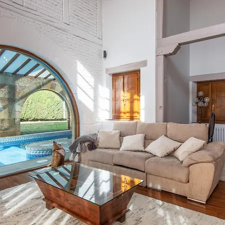 Luxury Esmeralda Villa *