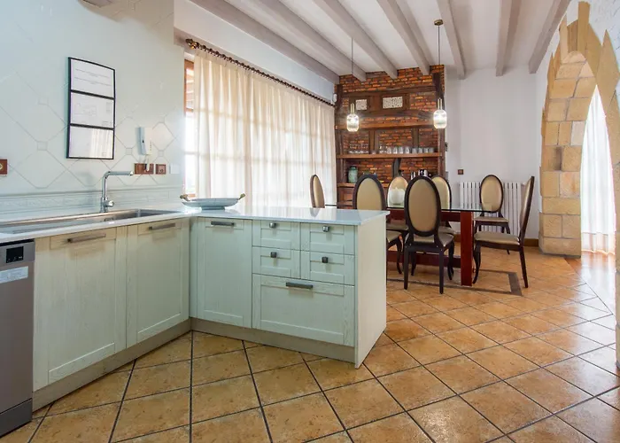 Luxury Esmeralda Villa