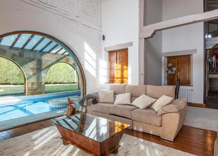 Luxury Esmeralda Vila *